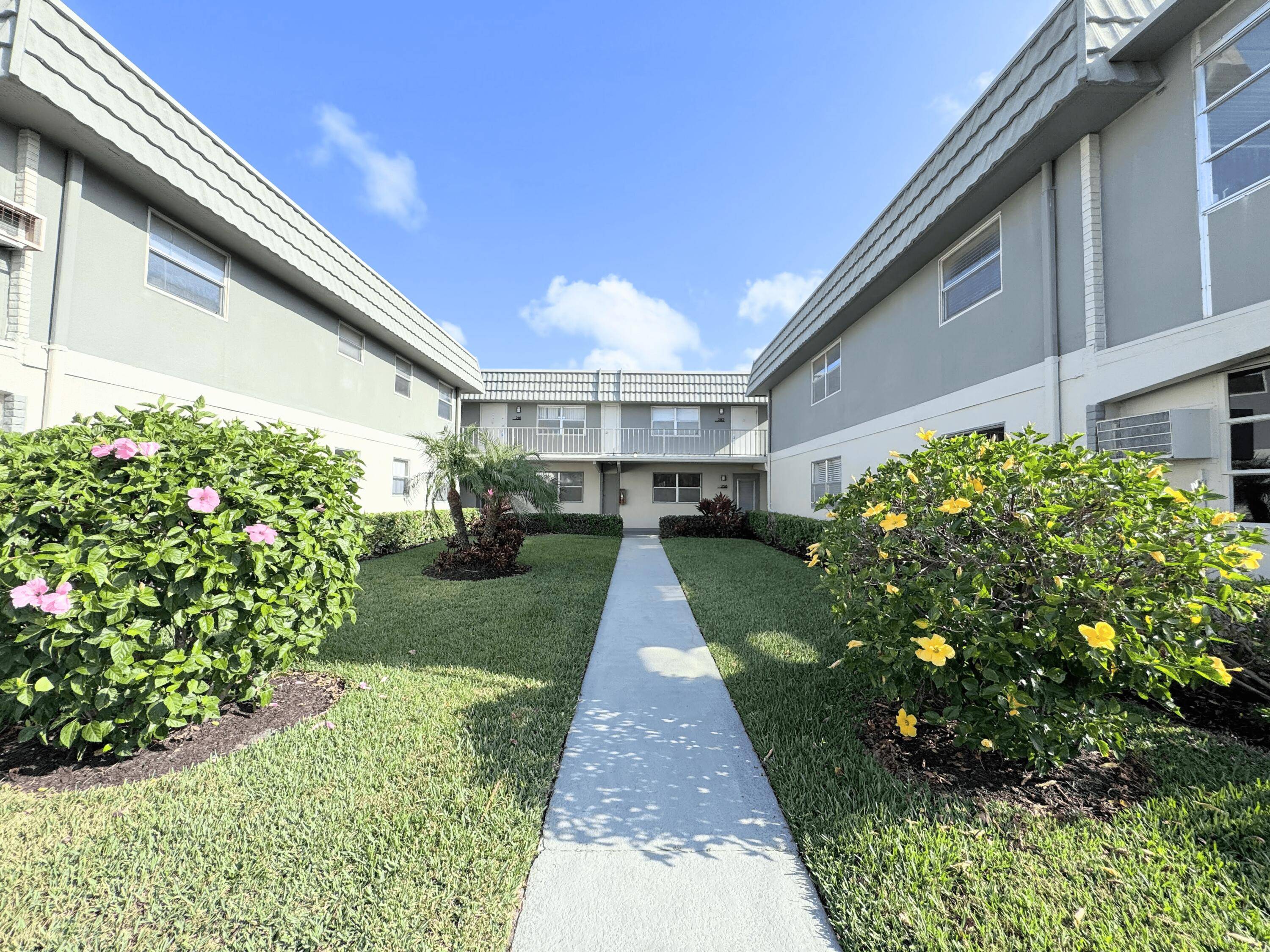 Enjoy comfort and convenience in this updated 2 bedroom, 2 bath condo located in the heart of Kings Point, a vibrant 55 GATED community in Delray Beach.