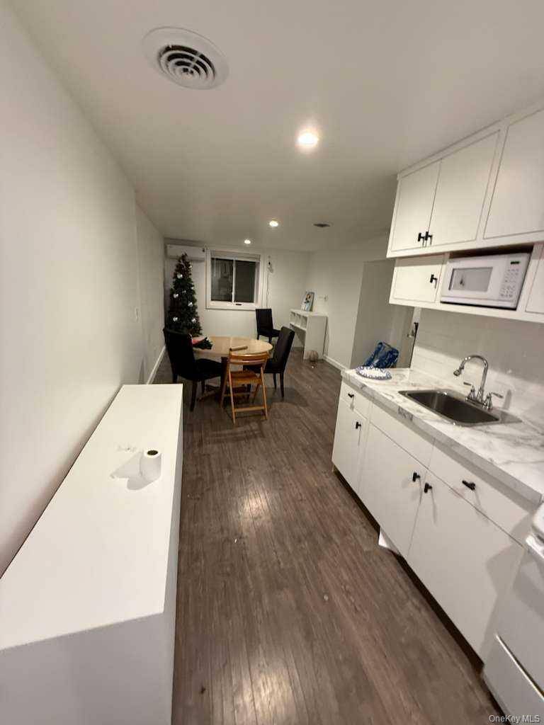 Apartment for rent, centrally located 1 Bedroom, living room, office space, kitchen, dining area.