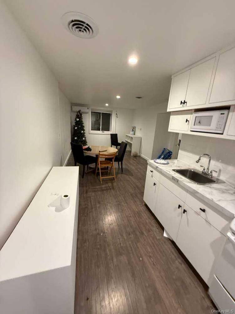 Apartment for rent, centrally located 1 Bedroom, living room, office space, kitchen, dining area.