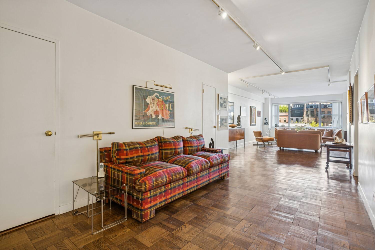 Generously proportioned 5 room residence with approx.