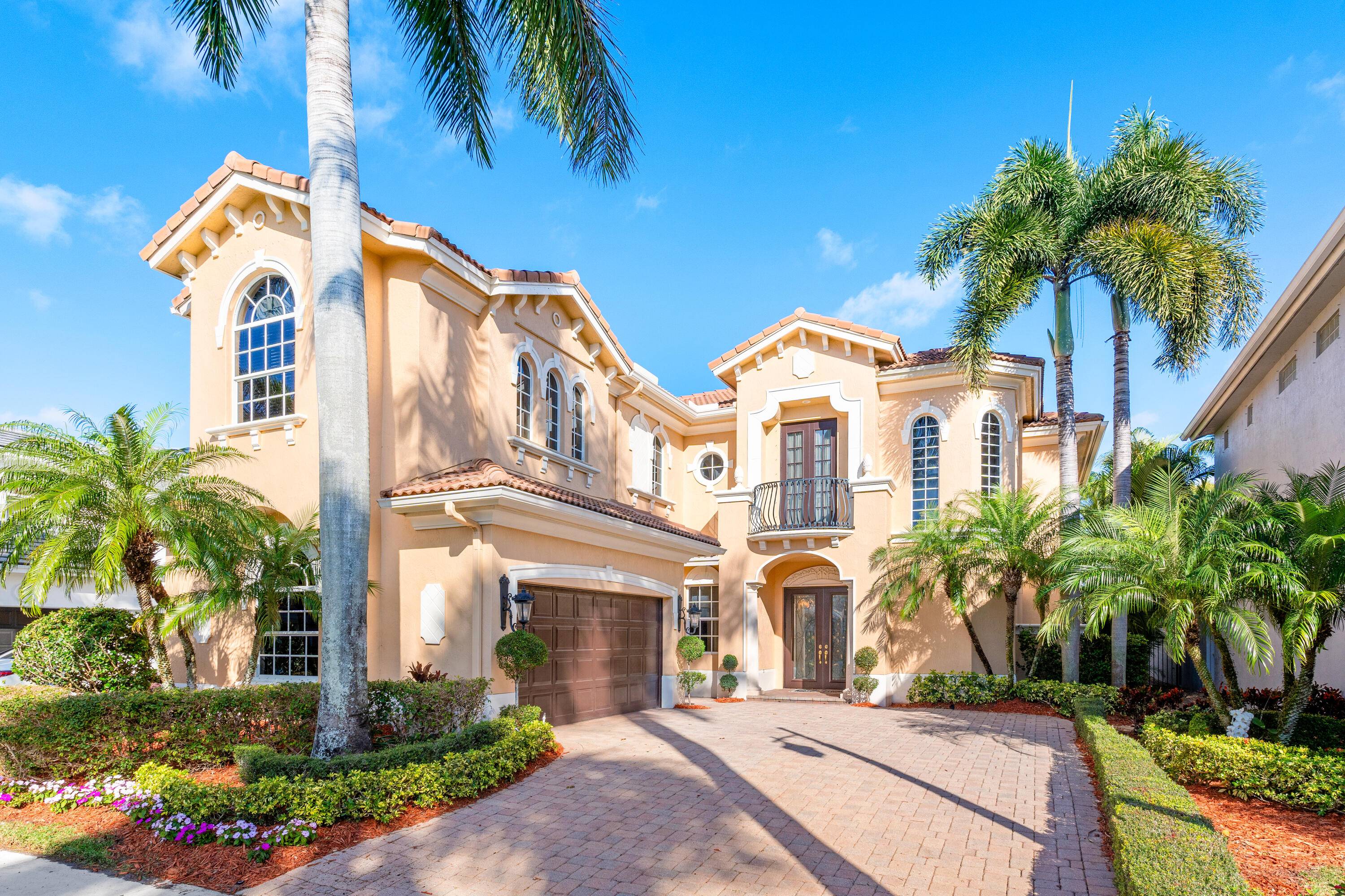 Stunning 3 Bedroom, 4. 5 Bath Golf Course Estate in Mizner CC.