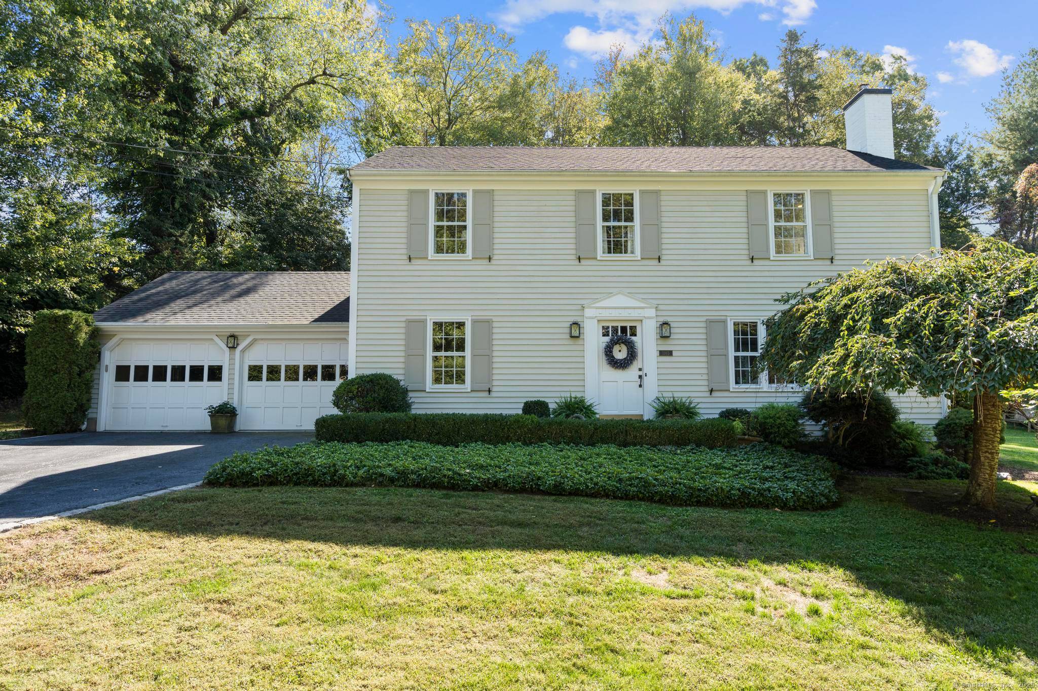 Nestled quietly behind classic New England stone walls and ornamental Hemlock trees, this charming colonial home is just a short distance from Fairfield University, yet it gives you complete privacy ...