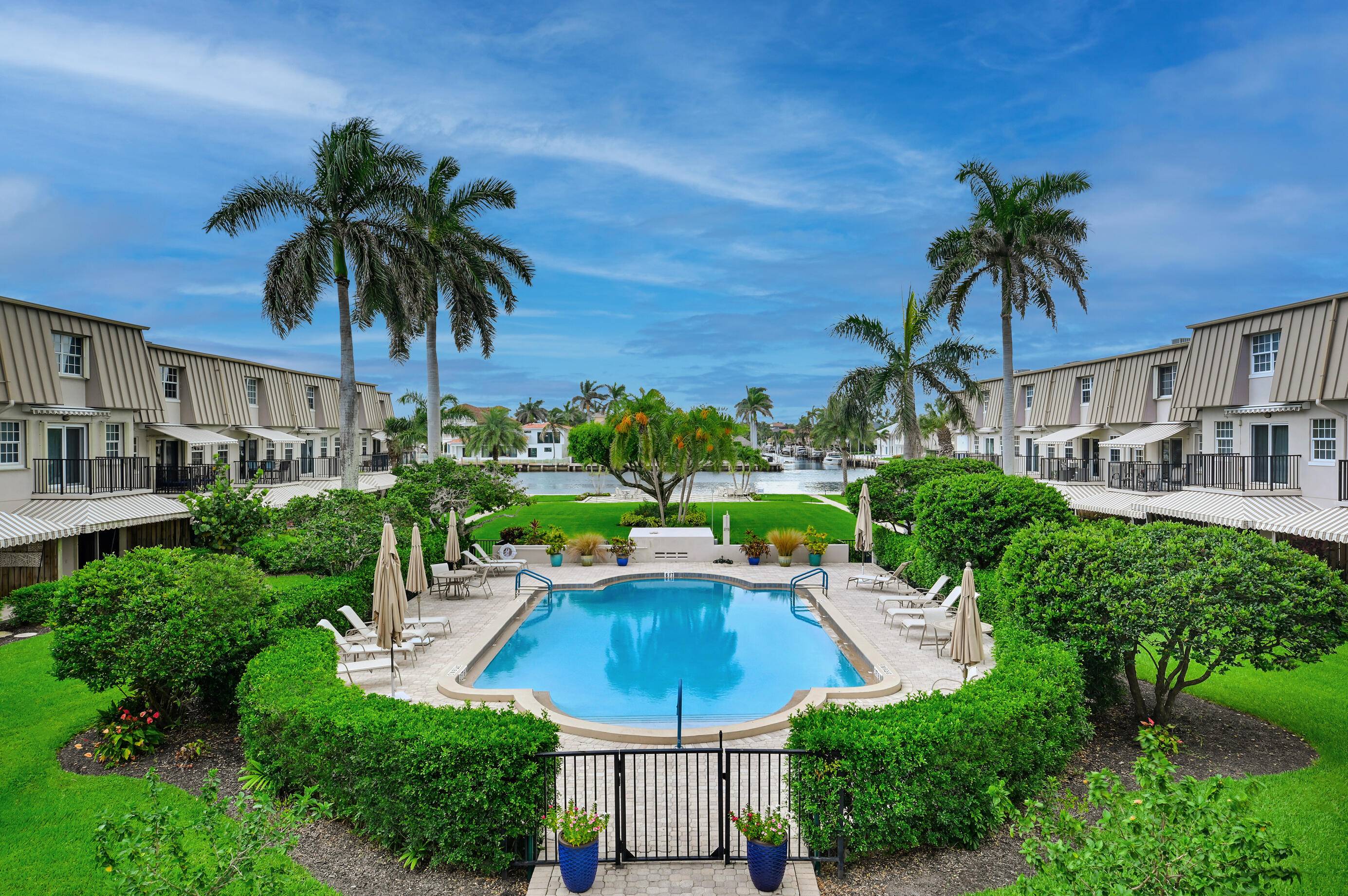 Beautiful 3 bedroom 2 bathroom condo on the intracoastal.