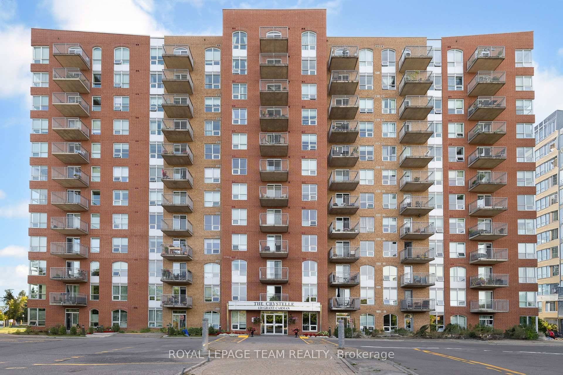 Welcome to this bright and inviting 1 bedroom plus den condo.