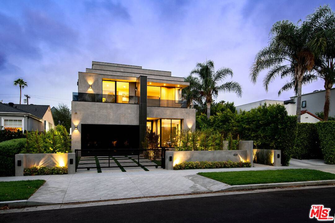 434  N Flores St 4BR Beverly Grove La