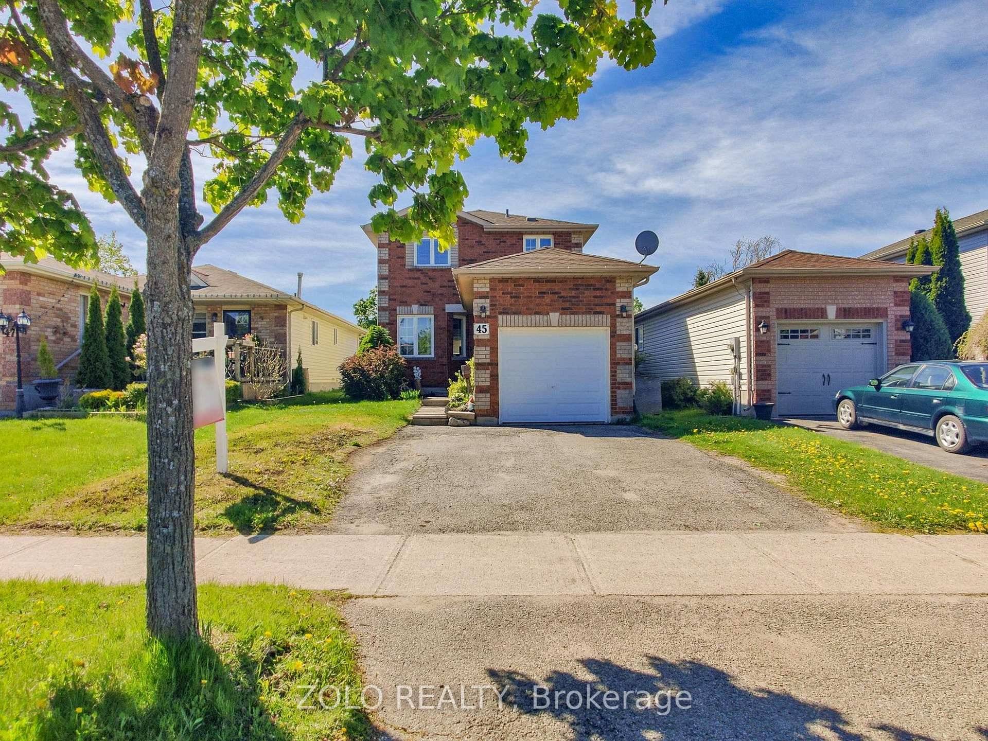 Beautiful Home in the Desirable South West End of BarrieLocated in the popular South West end of Barrie, this charming home offers convenient access to all amenities and Highway 400.