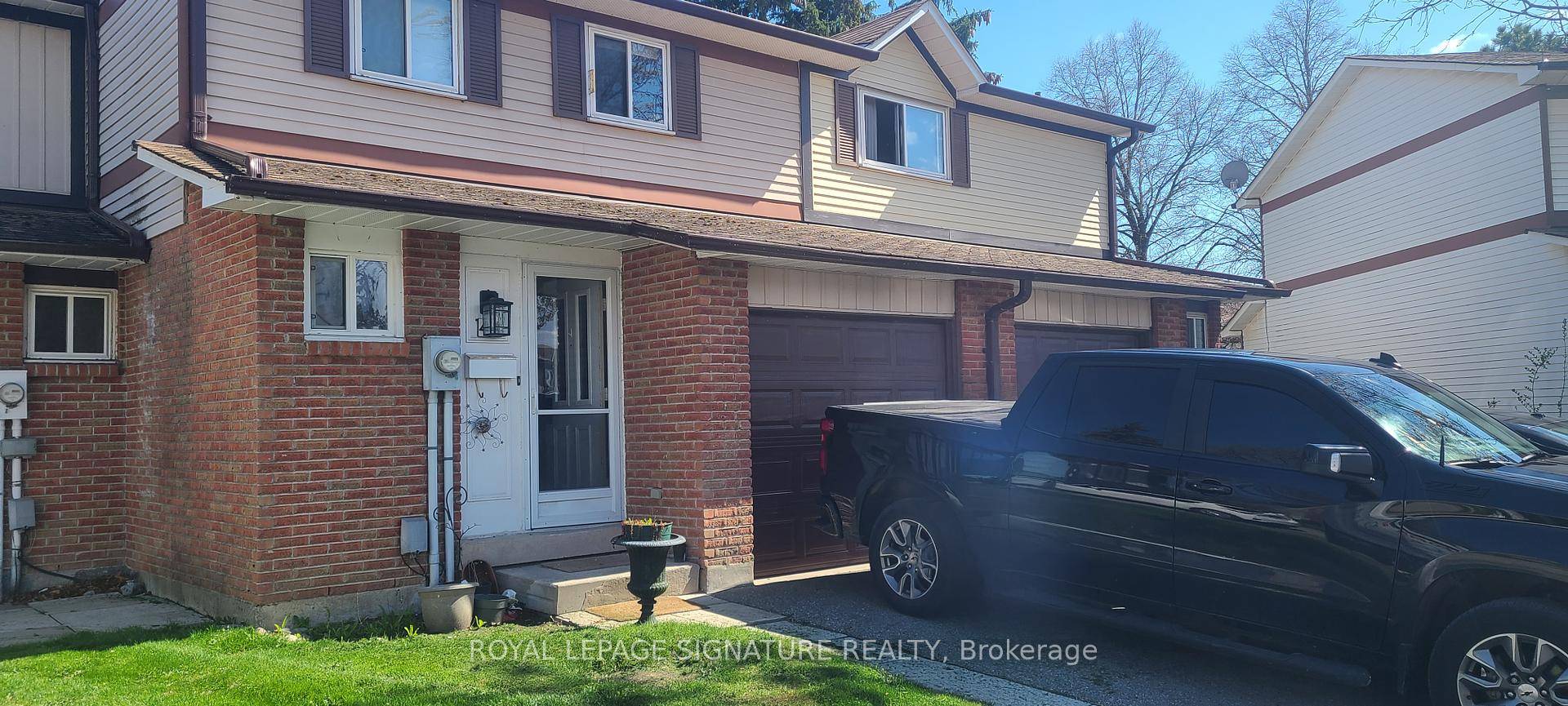 Discover this charming 3 bedroom condo townhouse at 44 Parker Crescent in Ajax's desirable South East neighborhood.