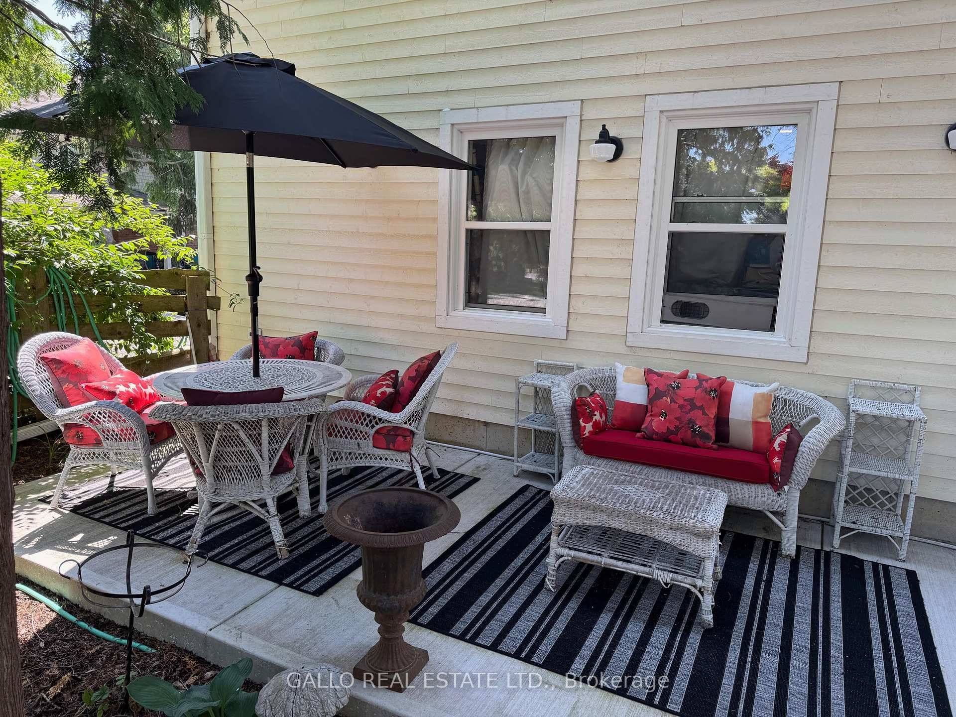 Fabulous, Accessible 2nd Fl Apartment With Private Entrance.