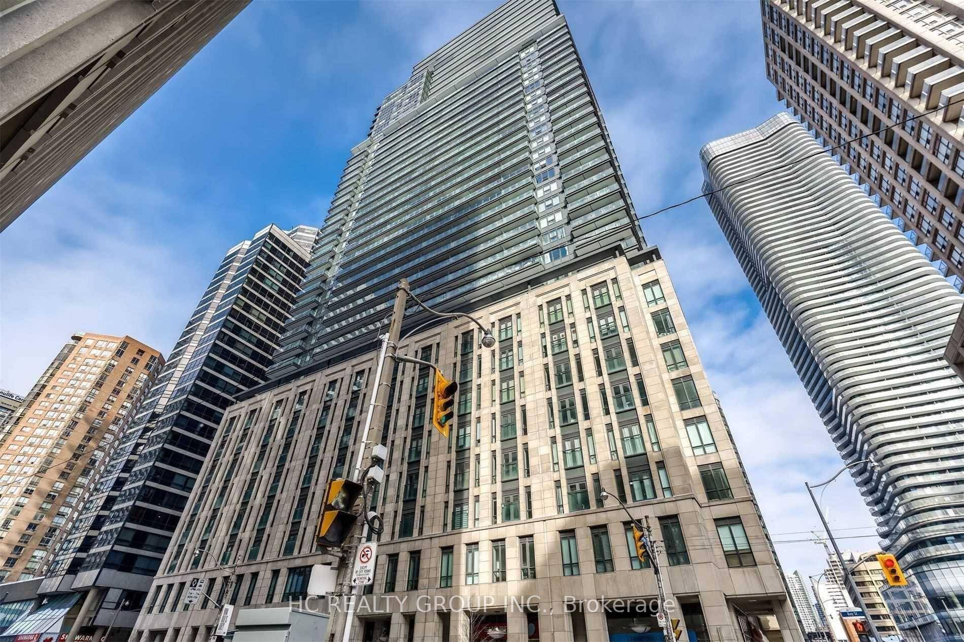 Do Not Miss Your Chance To Move Into This Open Concept, Practical Layout, Spacious Unit Located In The Heart Of Downtown, Close To All Amenities !