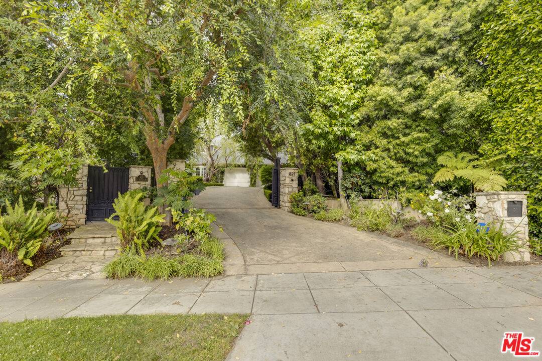 821 N Whittier Dr 6BR Beverly Hills Post Office | B.H.P.O. La