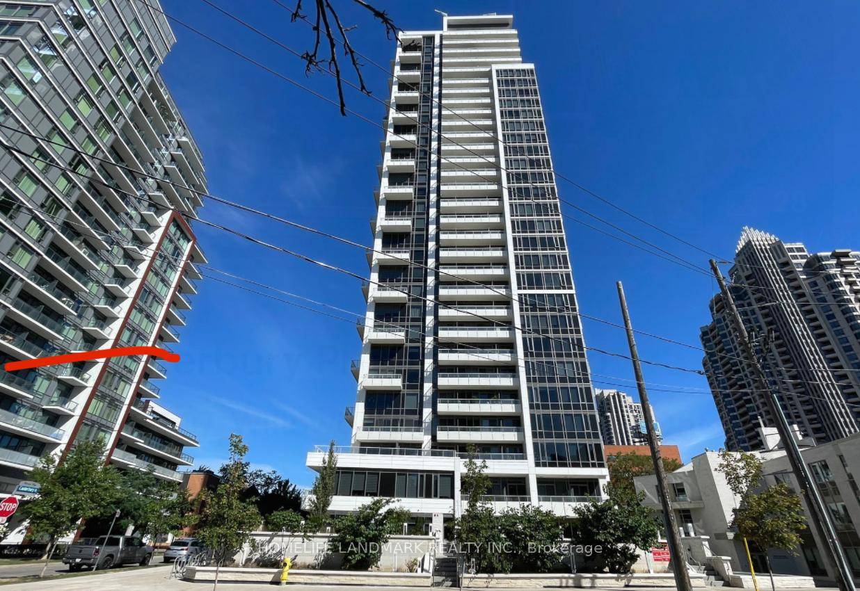 Bright, Beautiful 2 Bedrooms, 2 Bath Condo Located In The Heart Of North York !