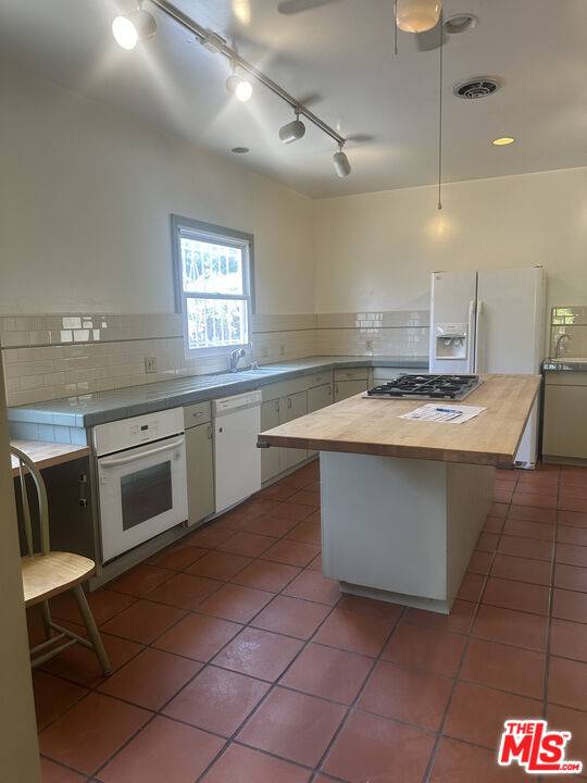 8381  W 4th St 3BR Beverly Grove La