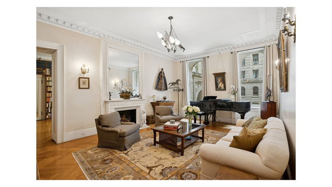 Gracious Gilded Age Residence at 390 West End Avenue, Apt 3DN Experience the epitome of refined living in this meticulously preserved Gilded Age residence.