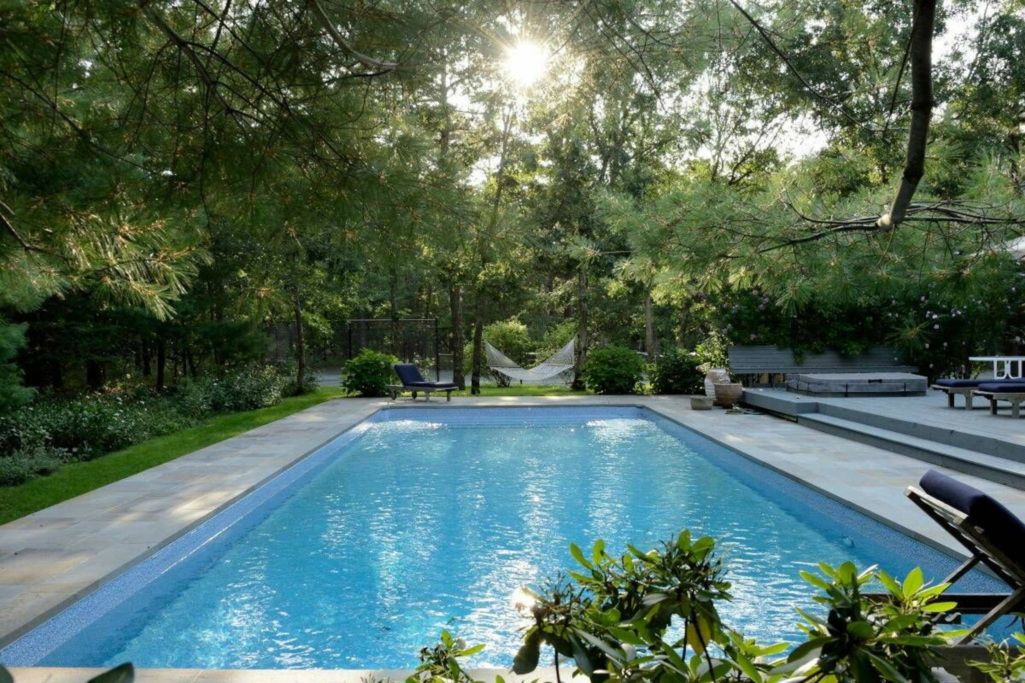 Wainscott, Heated Pool, Tennis and 5 Bedrooms