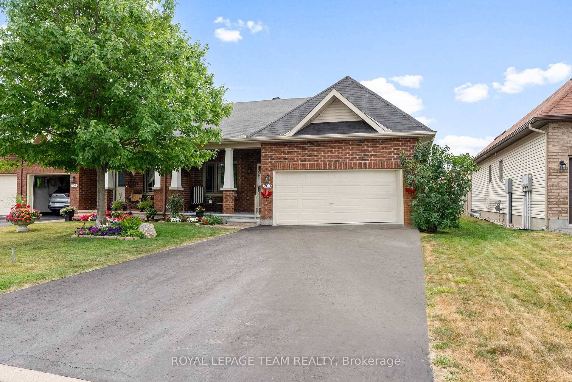 Welcome to 200 Edey Street a 2 plus 1 bedroom, 3 bath brick bungalow in one of Arnprior's fantastic neighbourhoods.