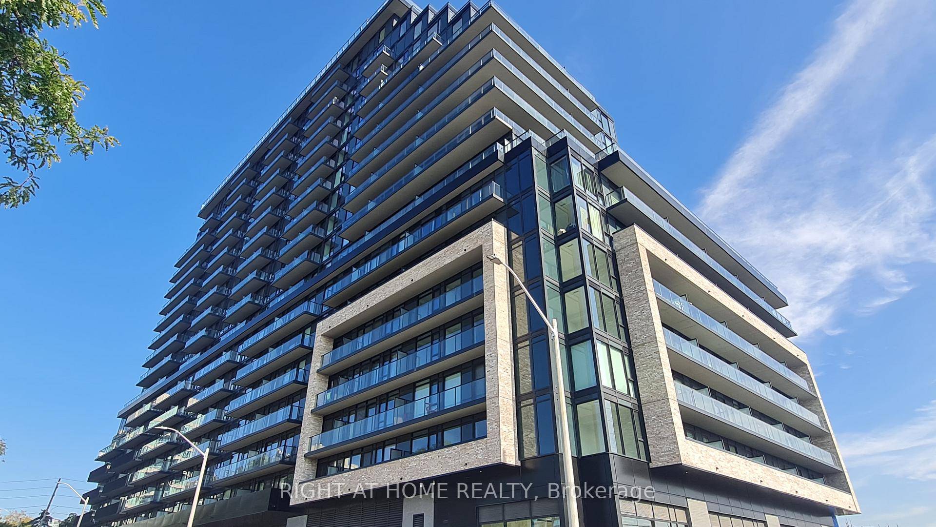 Furnished 2 Bedroom Den, 2 Bath Condo for Rent in Prime Cooksville, Mississauga !
