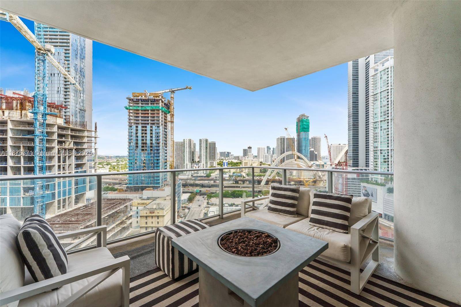Miami Chic Furnished 1 Den 2 Parking Spaces at Paramount Miami Worldcenter !