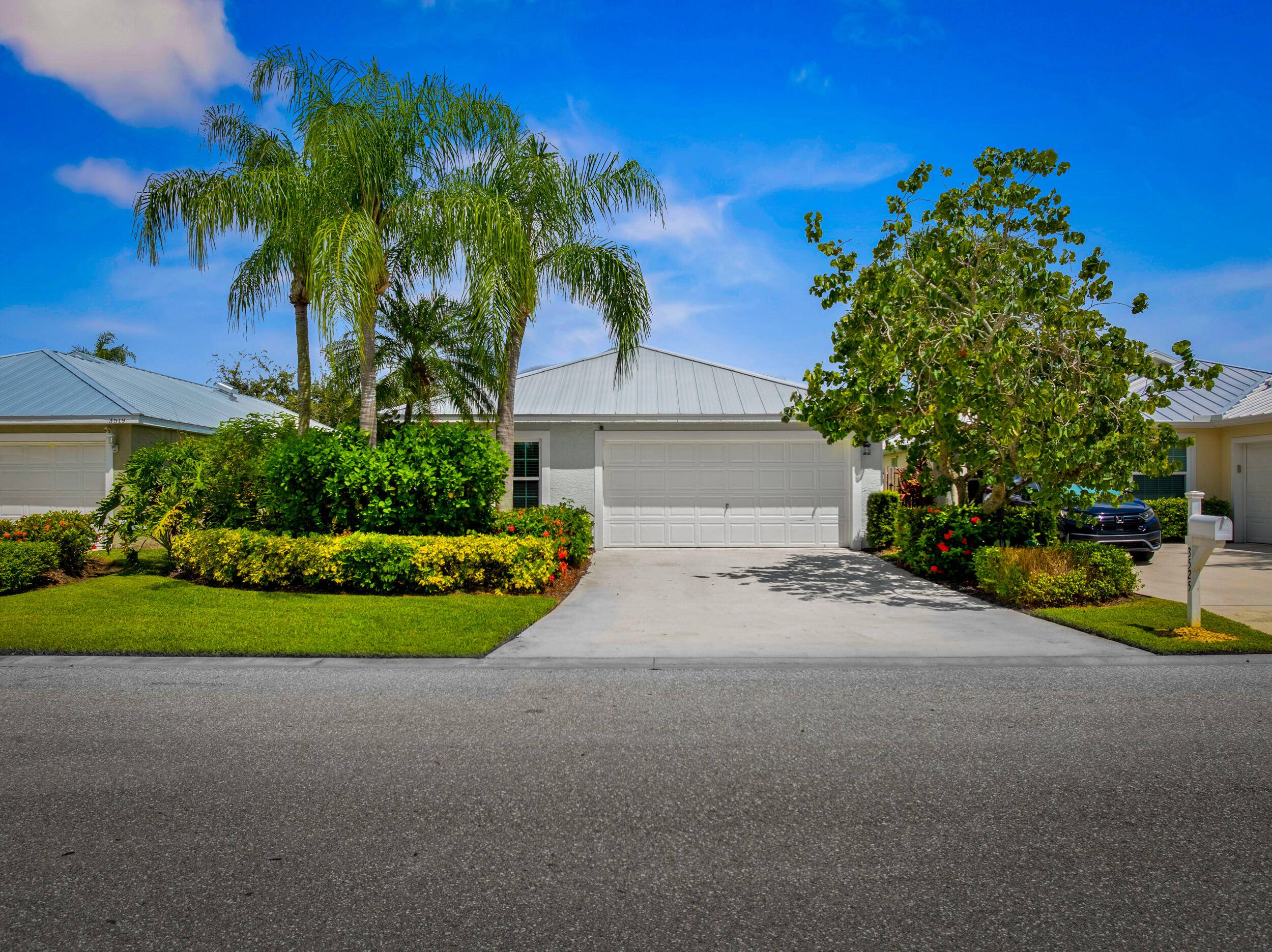 This CBS, move in ready and exceptionally maintained 3 2 2 home is in a very sought after and popular community in Palm City.