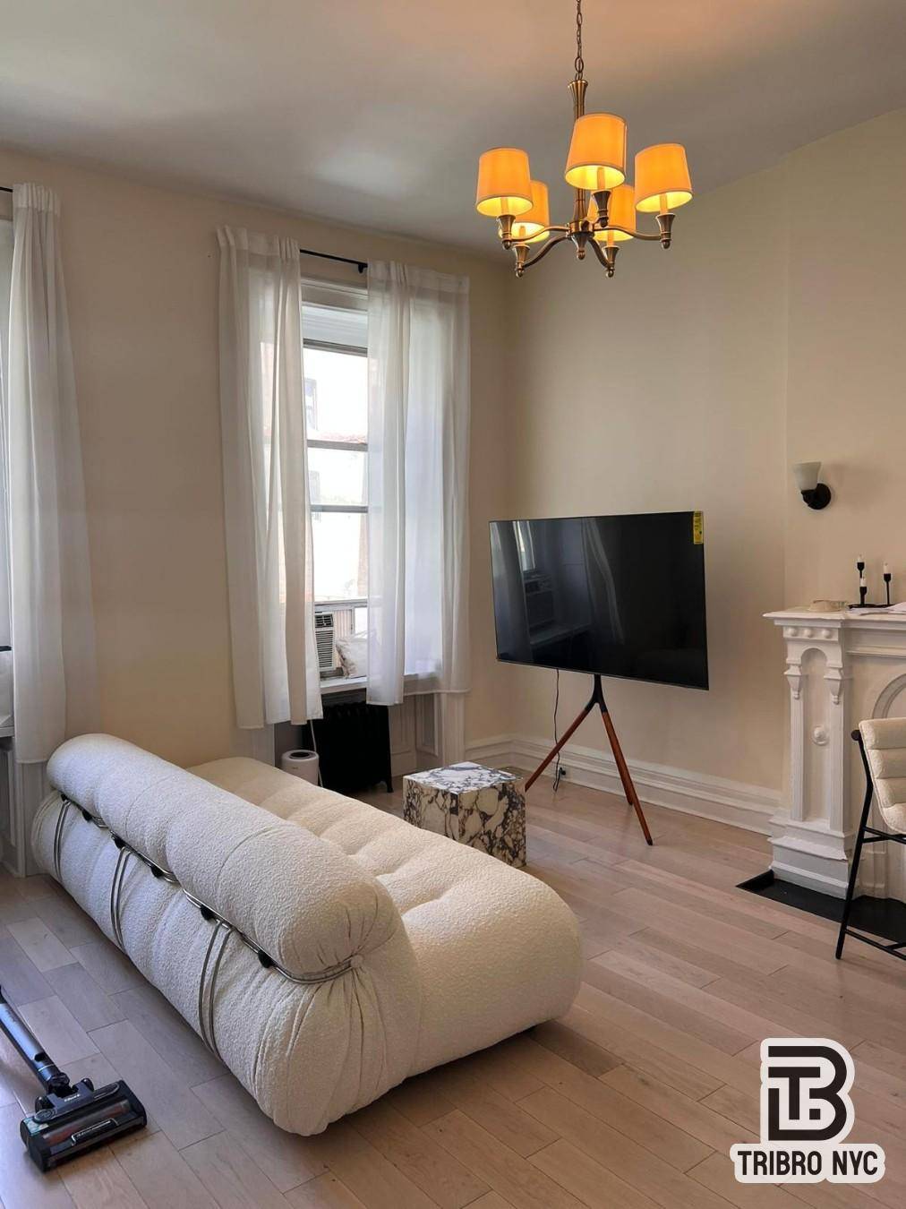 Charming 1BR Apt with Loft like Atmosphere in Gramercy Historic Details amp ; Natural Light !