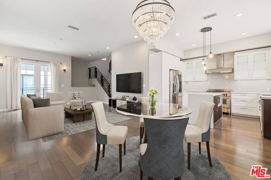 5934  W Luna Park 4BR Beverlywood La