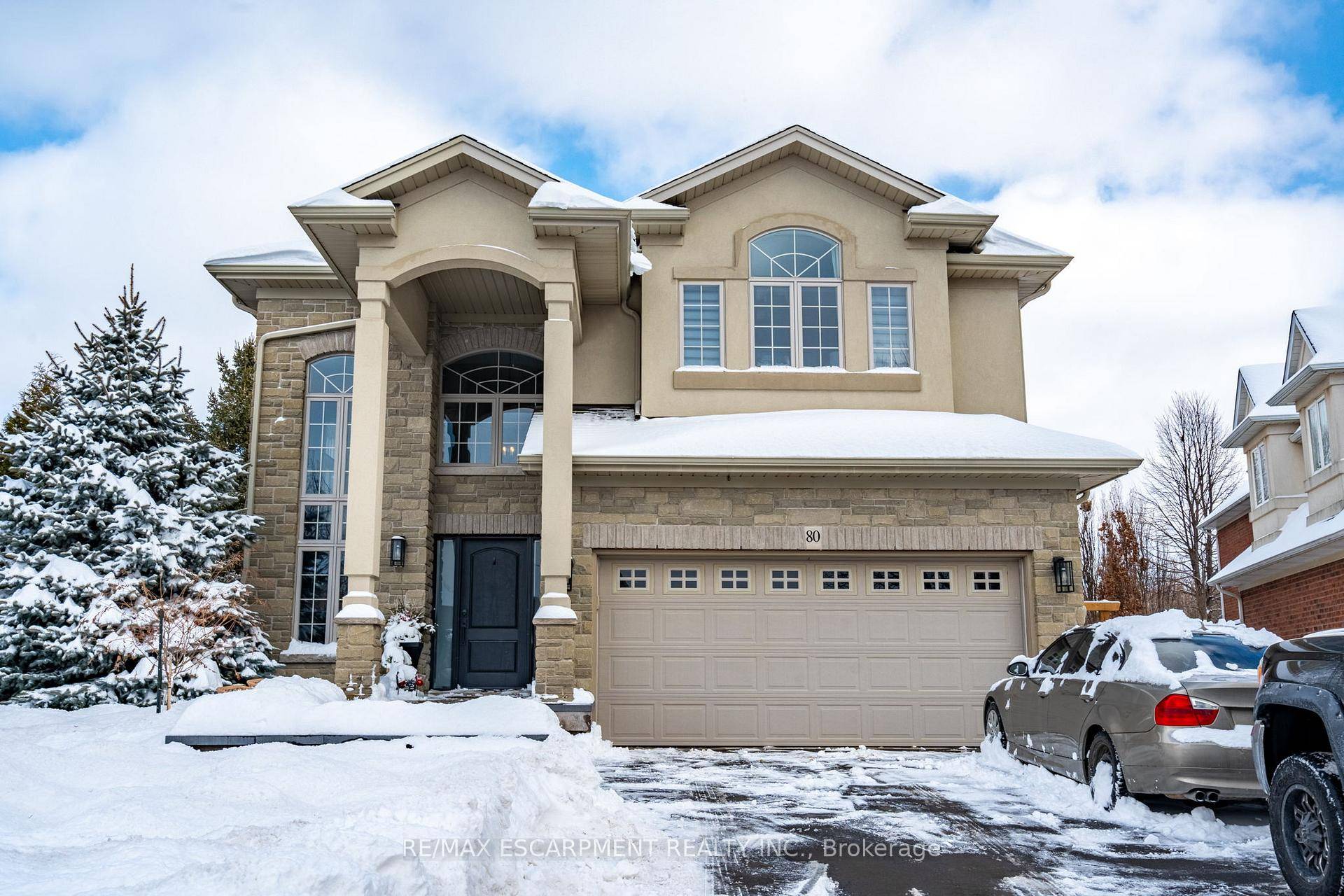 Come see this stunning custom home in Waterdown boasting nearly 3, 000 square feet of luxury !