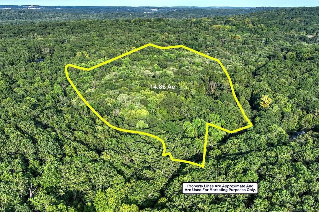 Subdividable Residential building lot now available in Southbury.