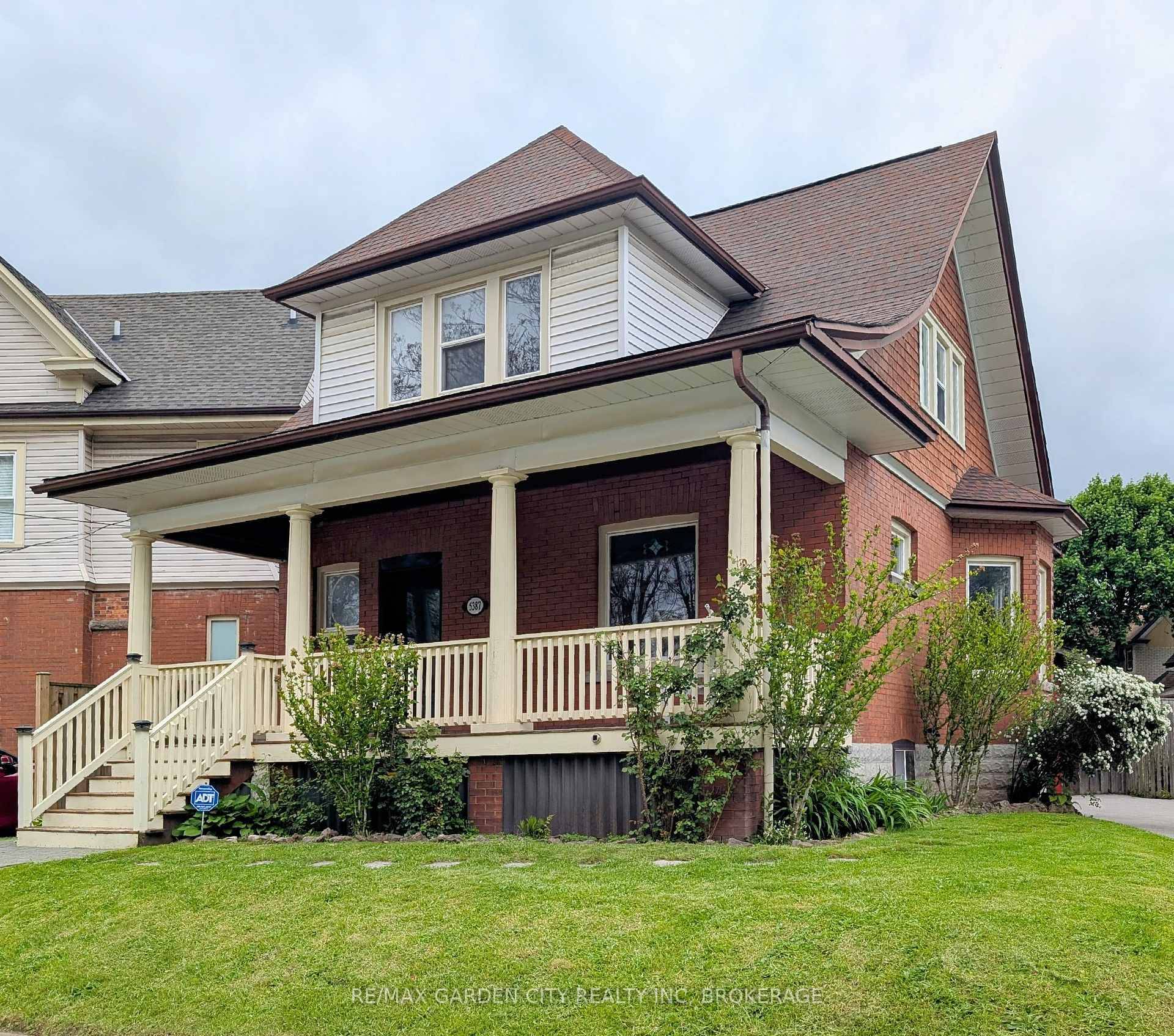 Charming Renovated Home nestled in the heart of Niagara Falls, this beautifully renovated character home is just a 10 minute walkfrom the world famous Niagara Falls and vibrant Clifton Hill.
