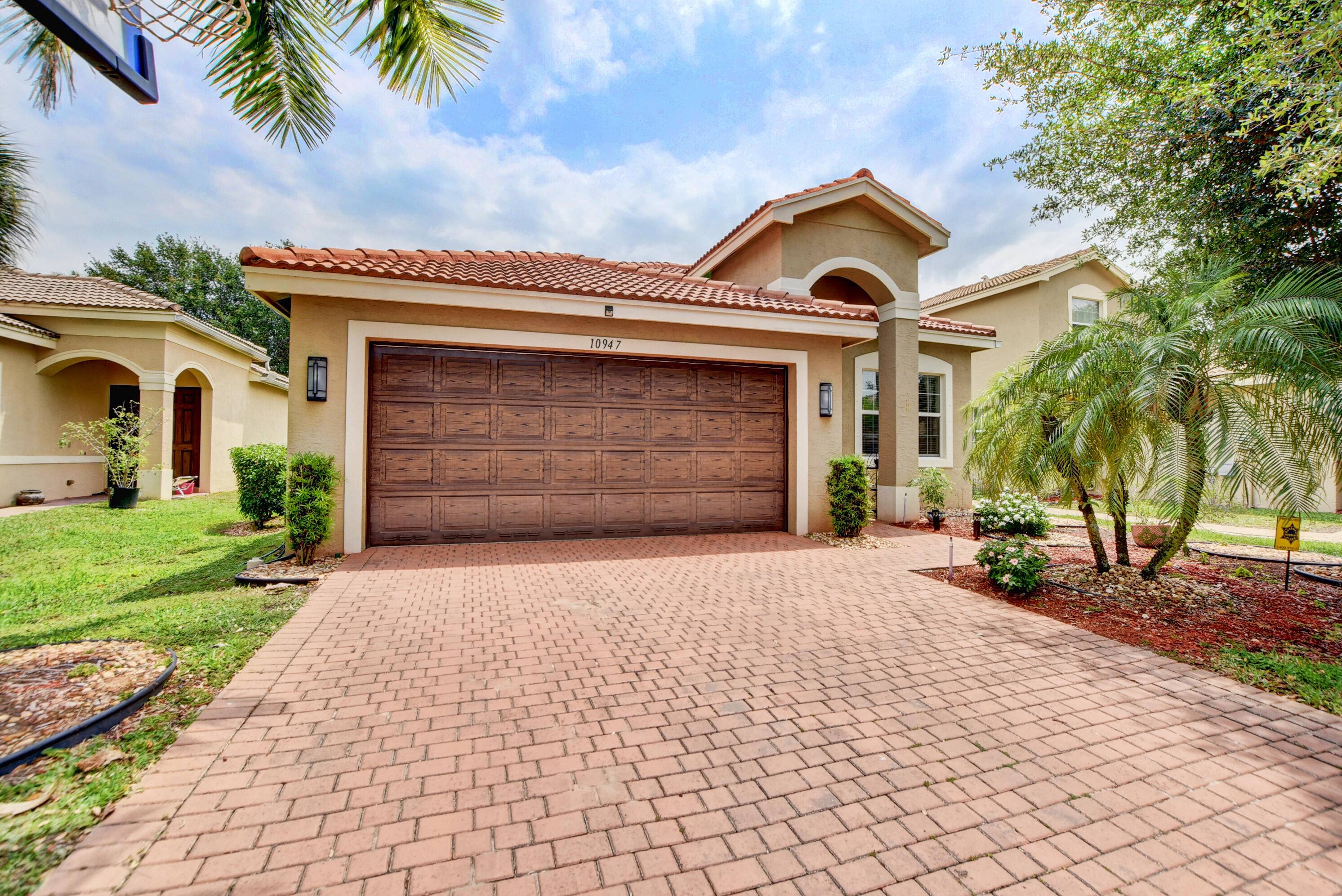 Single family home in the highly coveted community GreyStone Boynton Beach.