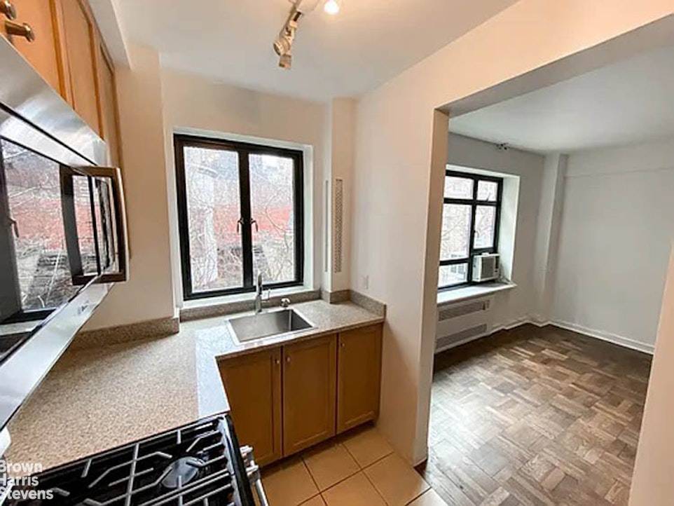 Spacious one bedroom in Central Brooklyn Heights.