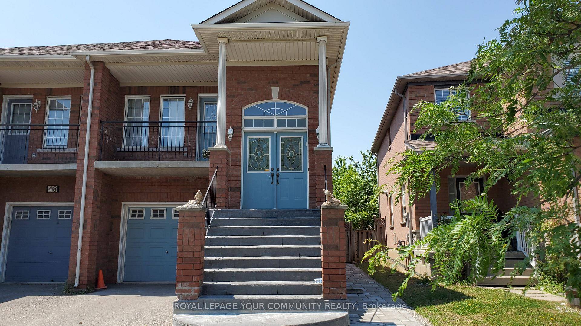 Rear Find In Most Desired Dufferin Hill Upper Level Bungalow 9Ft Ceiling 3 Bedrooms 2 Washrooms.