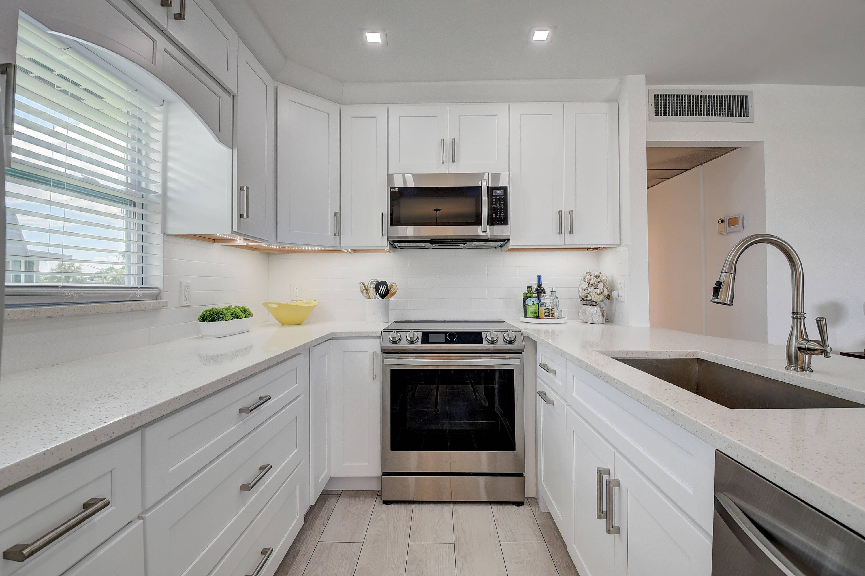 Fully furnished, beautifully updated, 2 bedroom, 2 full bathroom home located in Kings Point Golf and Country Club 55 community.