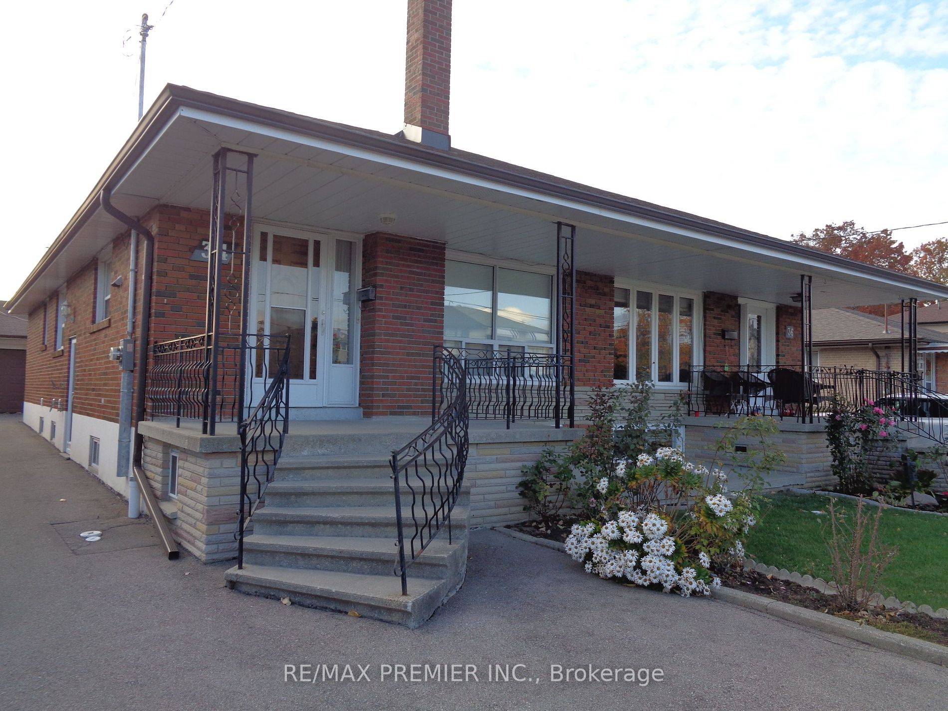 Lovely Semi Detached Bungalow On A Quite Street.