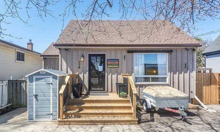 Welcome to this beautifully maintained detached home, ideally situated in a highly sought after Hamilton Mountain neighborhood.