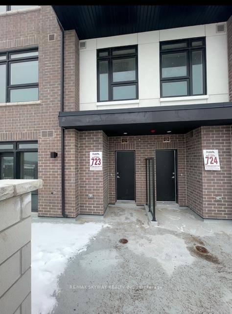 Welcome to this one level executive townhome by Fernbrook Homes an ideal choice for young couple, small family and retired.