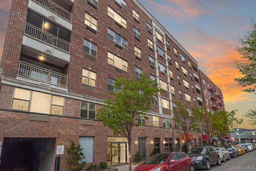 Photos are of the actual unit, virtually staged.