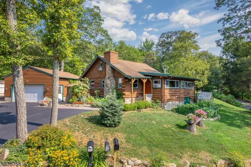 The PERFECT Log Cabin ! !