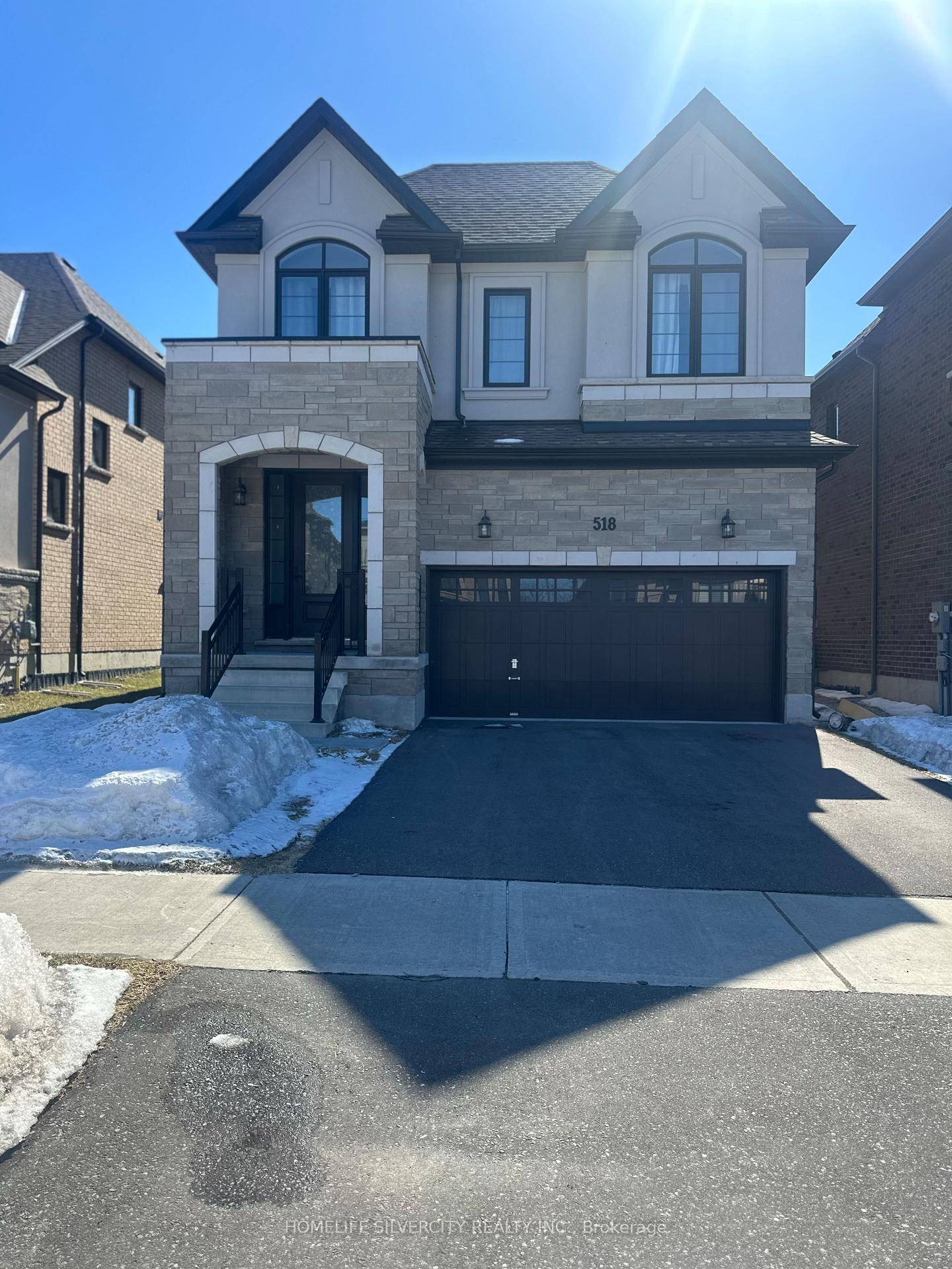 WELCOME MUST THIS SPACIOUS 4 BEDROOM 3 YEAR OLD HOUSE.