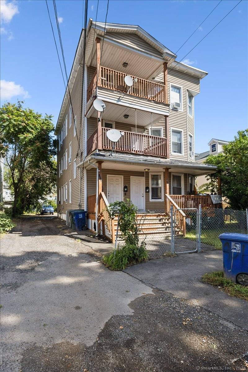 Investment opportunity, 3 Family home in Bridgeport, CT.