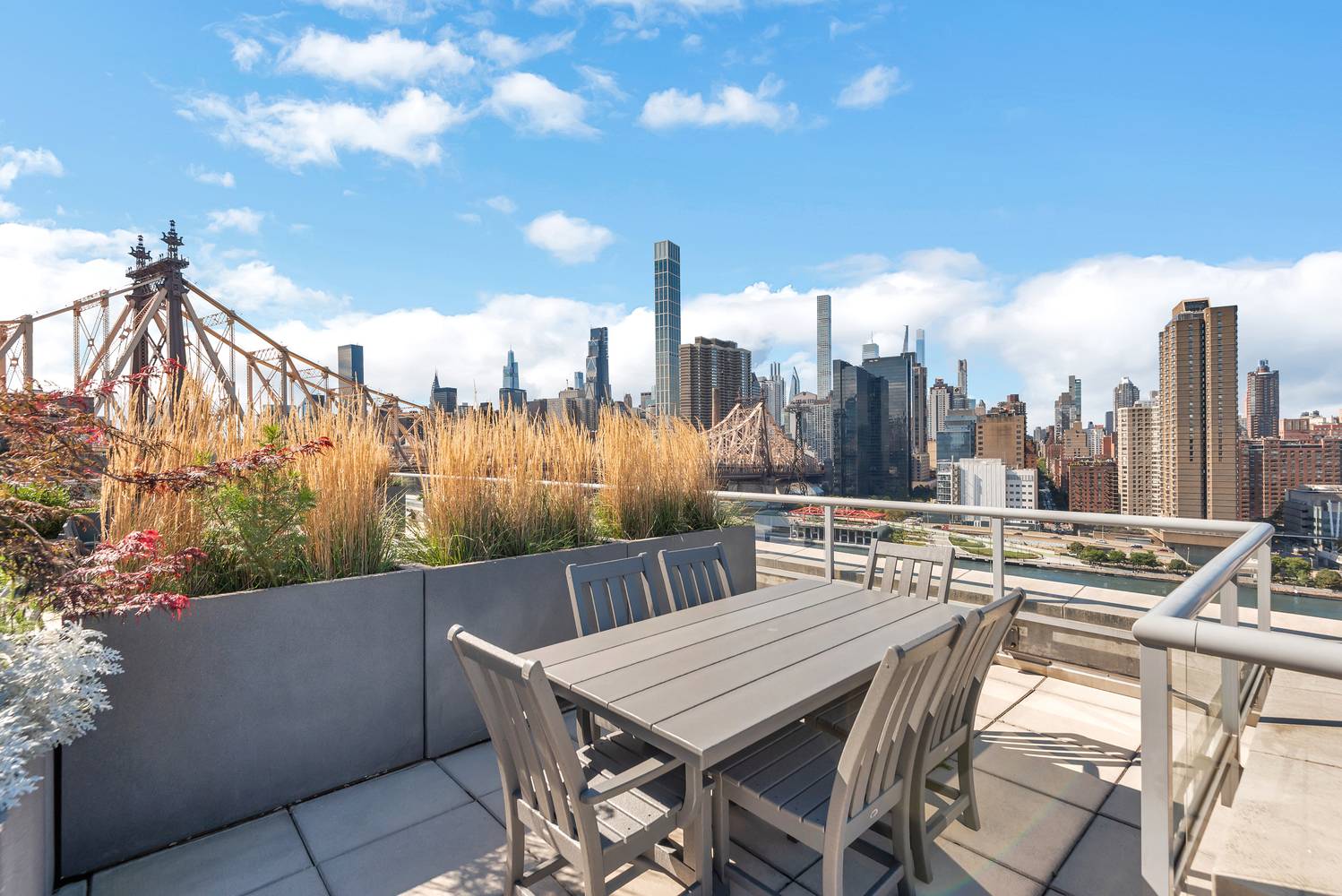 This stunning freshly painted one bedroom, one bath home offers breathtaking panoramic views of the Bridge, River, and Manhattan skyline.
