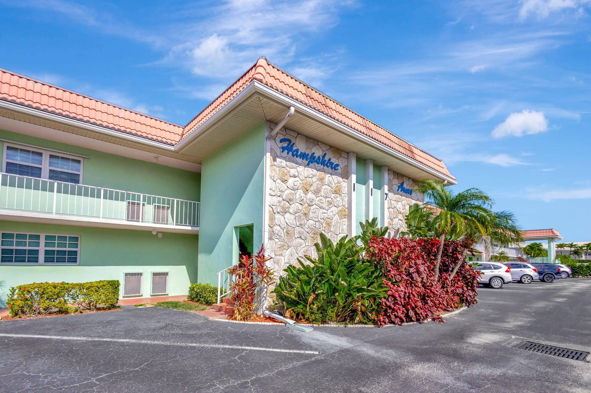 Your chance to own this peaceful condo and enjoy the water view from this 1 1 condo in North Palm Beach !