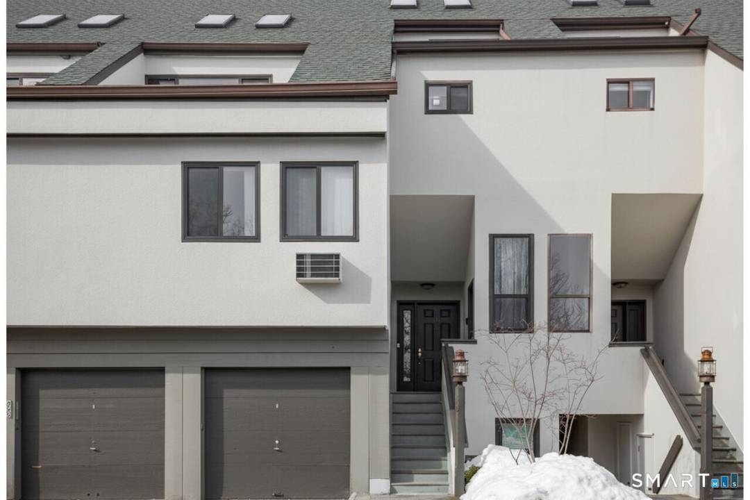 Completely updated and move in ready, this beautifully renovated condo at 105 Harbor Dr.