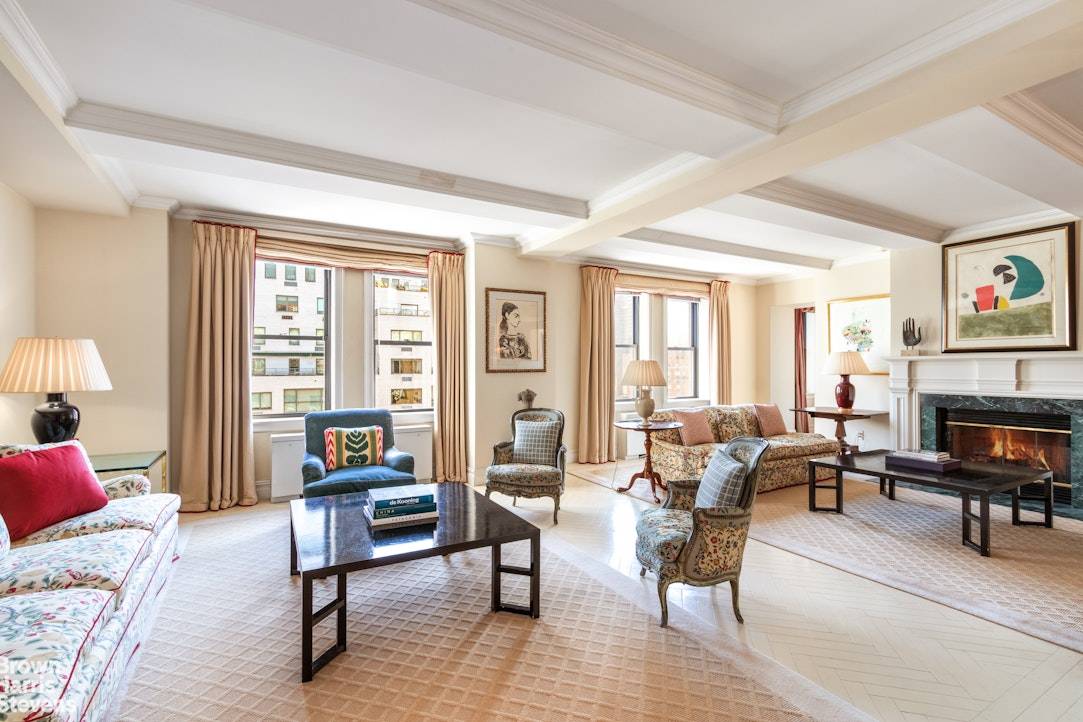 Perfectly situated on the corner of Park Avenue and 65th Street, this exceptional high floor prewar condominium offers incredible space and an abundance of light.