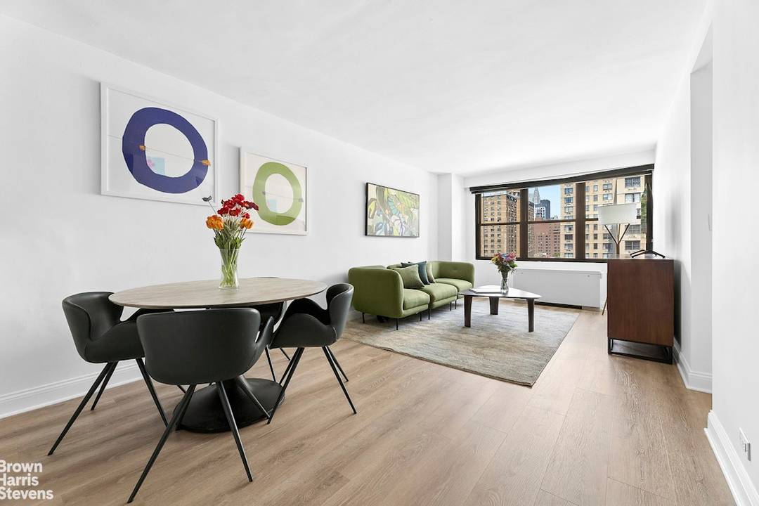 Welcome Home ! You will feel right at home and so happy, the moment you enter wonderful Apt.