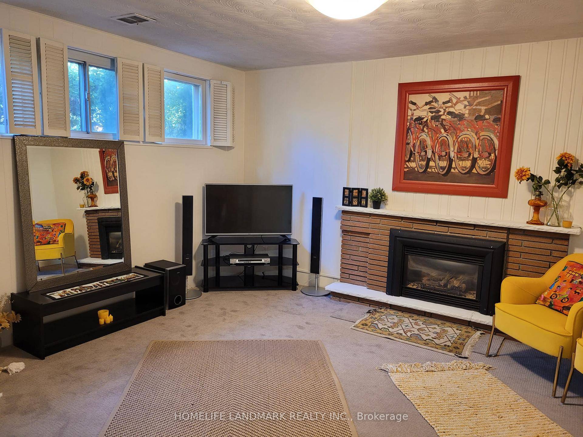 Unfurnished walkout basement in the prestigious Bayview Village community.