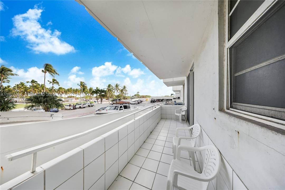 1 bed 1 bath condo located in an oceanfront building in the coveted South of Fifth neighborhood featuring modern gym, heated pool, large pool deck with lounge chairs, direct beach ...