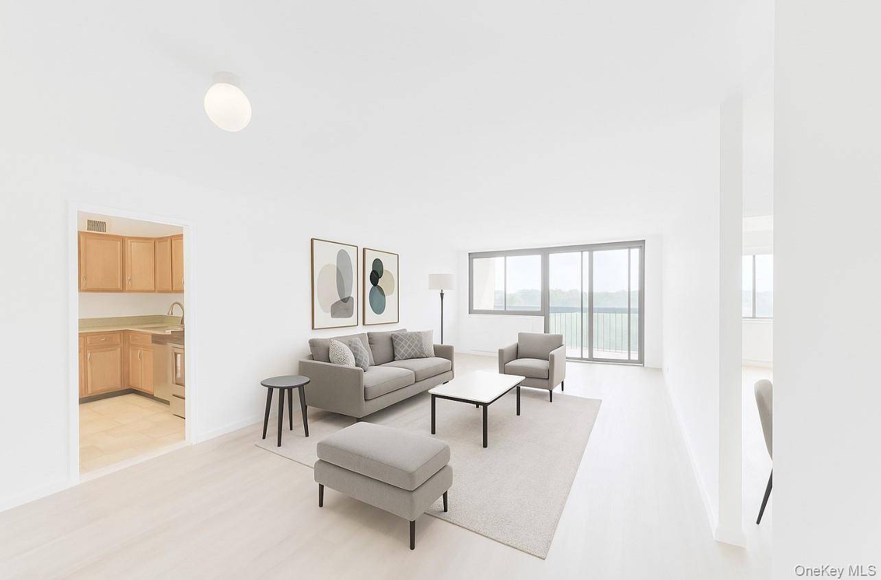 BEAUTIFUL 1 BED 1 BATH CONDO, NEW BATH, NEW FLOORING THROUGHOUT.