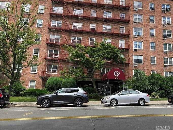 Beautiful Elevator Building in Prime location of Little Neck !