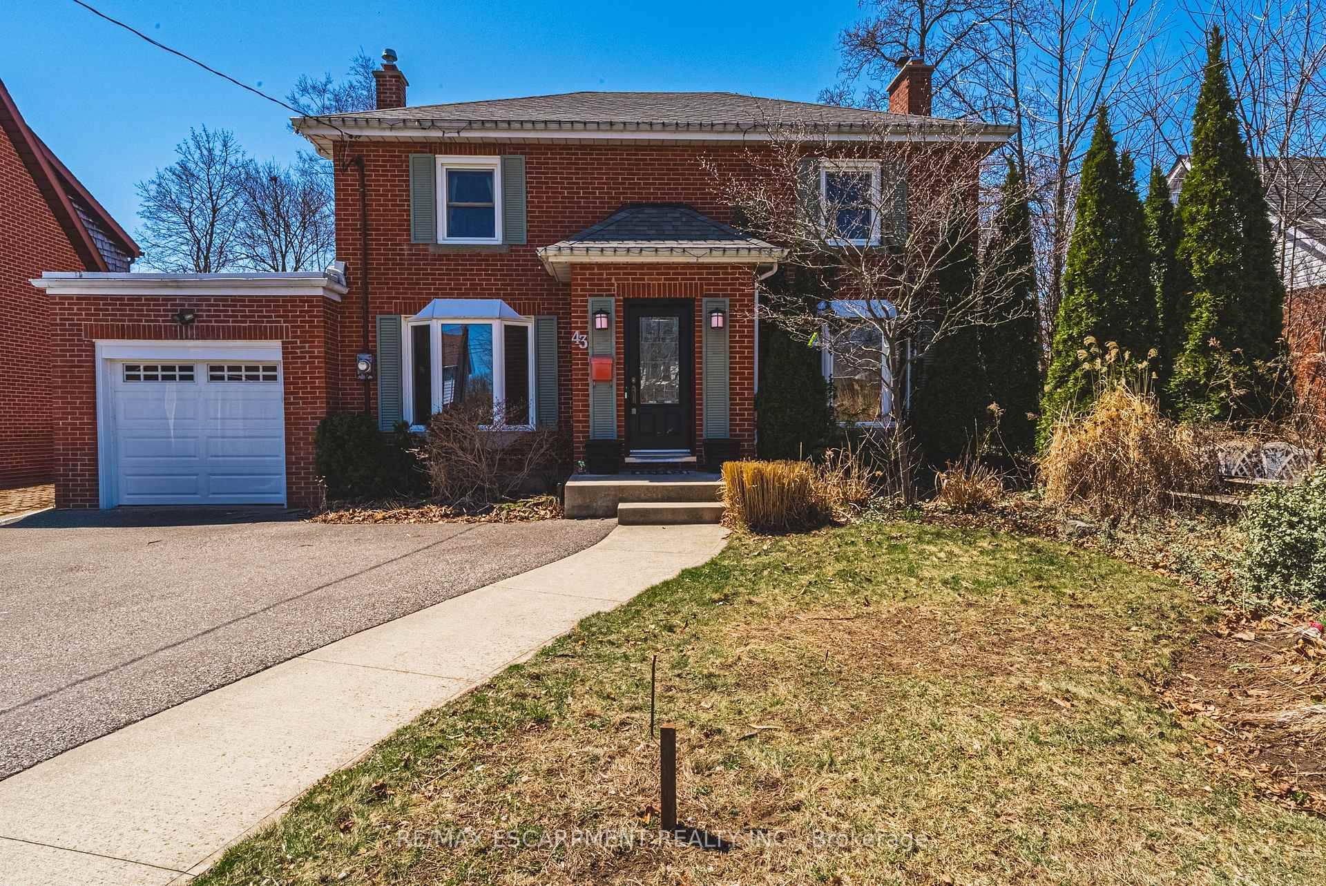 Just in time for summer, this beautiful 2 storey brick home is tucked away in the highly sought after Henderson Survey.