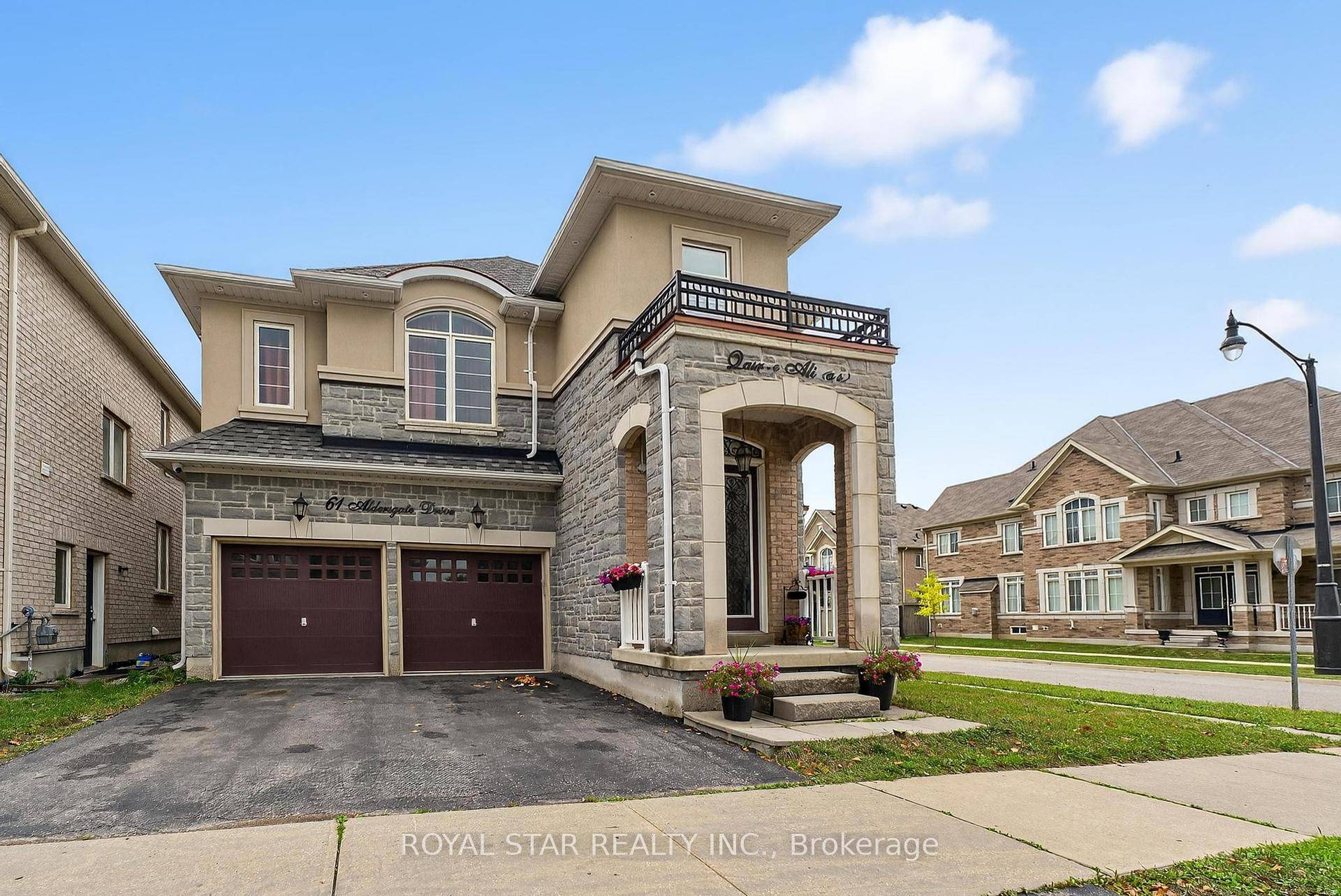 Welcome to this stunning 5 2 bedroom detached home located on a premium corner lot in one of Brampton's most desirable neighborhoods near Mississauga Rd amp ; Bovaird.