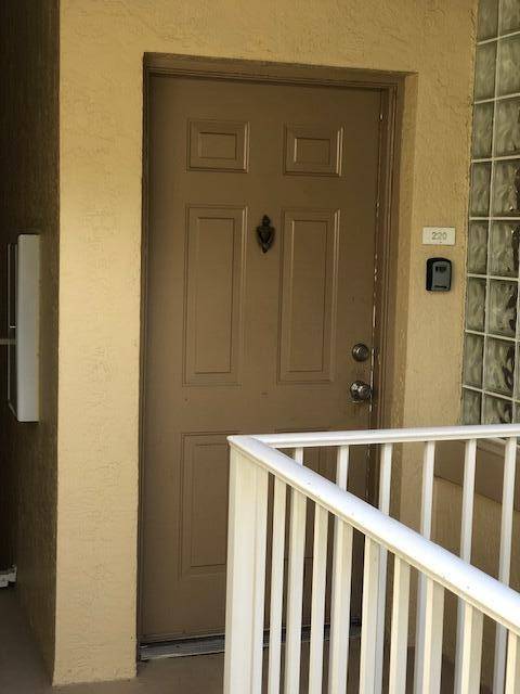 Charming 3 unit on 3rd floor in gated community.